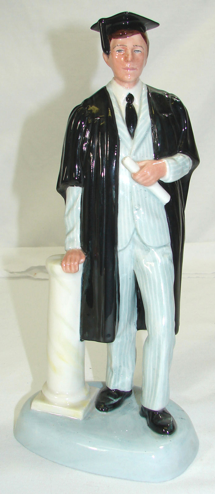 Royal Doulton THE GRADUATE Figurine HN 3017, Graduation  