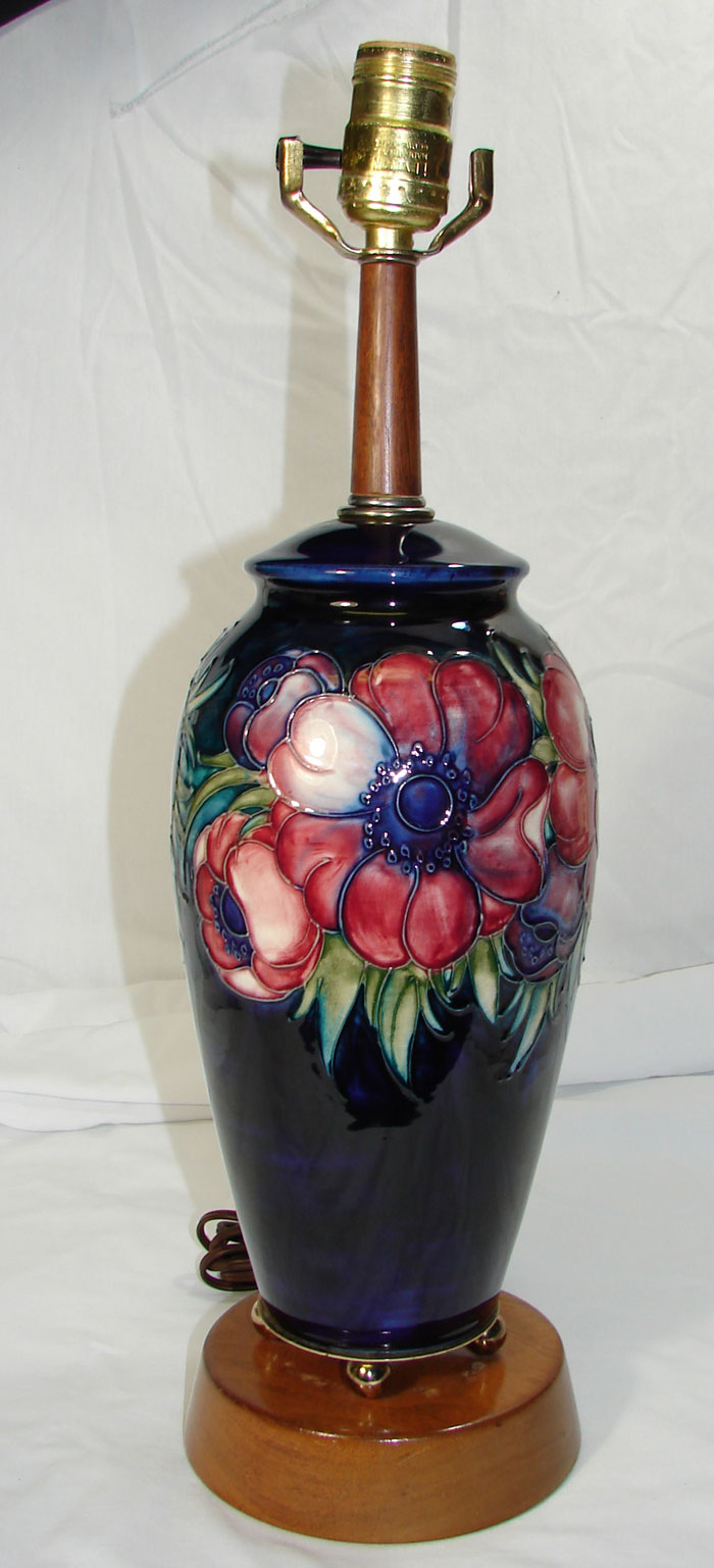 Superb Vintage Moorcroft Pottery ANEMONE Lamp, LARGE  