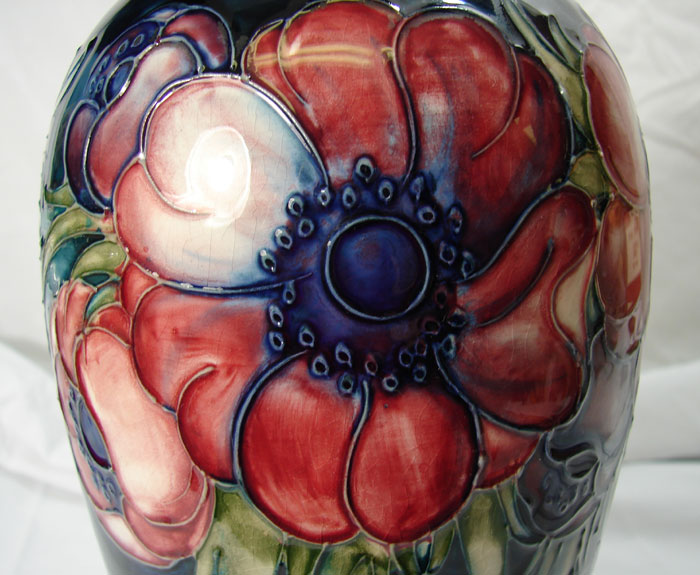 Superb Vintage Moorcroft Pottery ANEMONE Lamp, LARGE  